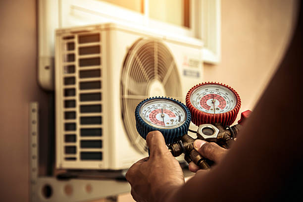 Professional Hvac technician working in Minoa, NY